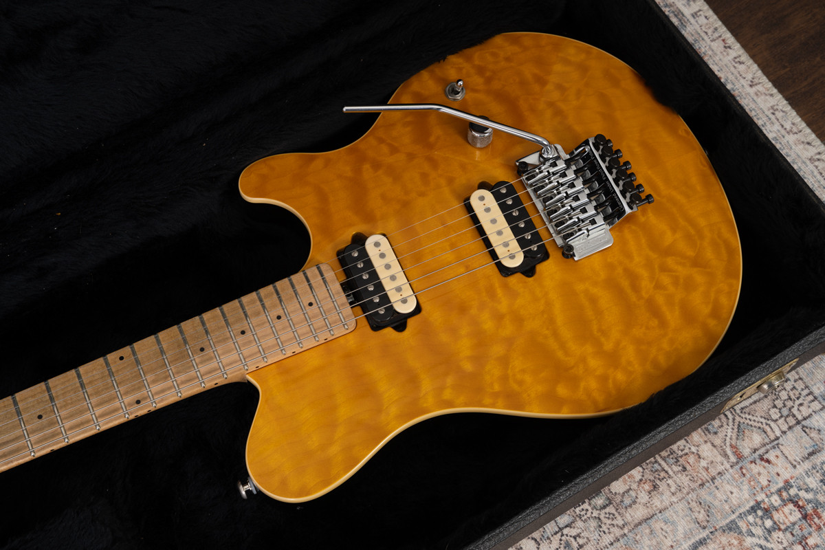 AGH | Ernie Ball / Music Man Axis - Quilt Maple, Translucent Gold