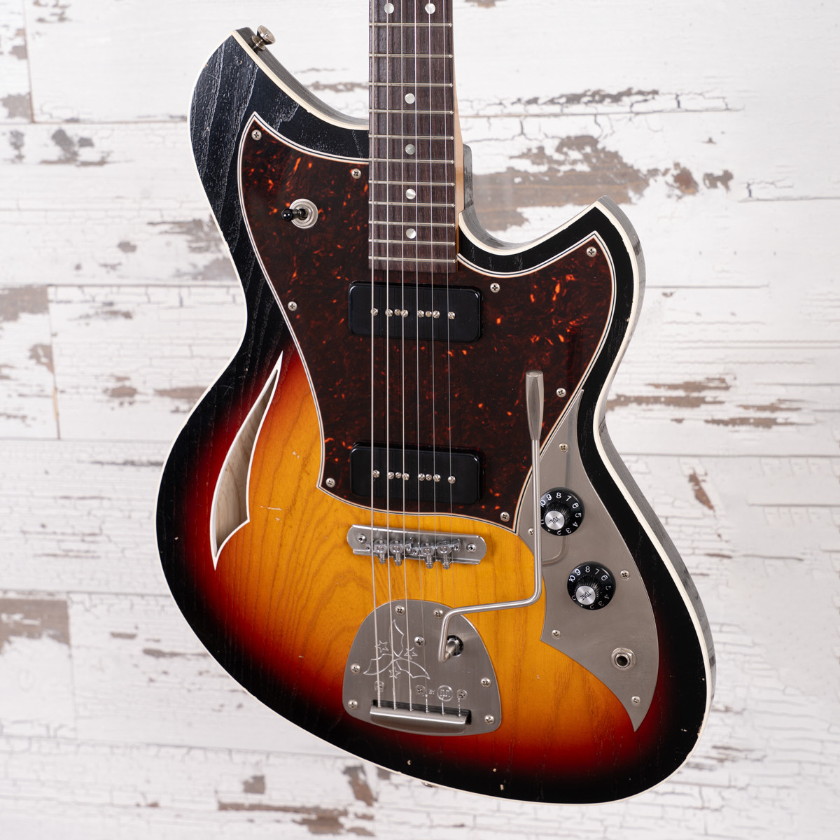 AGH | Novo Miris J - 3-Tone Burst, Mastery Vibrato