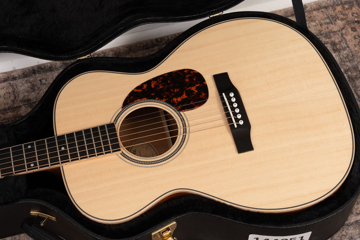 Larrivee OM-03 - Mahogany Back and Sides
