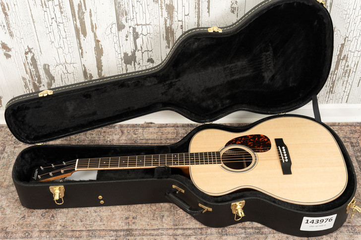 Larrivee OM-40R - Rosewood Back and Sides