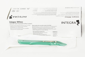 Retractable scalpels with green handles for embalming use Retractable scalpels with green handles for embalming use