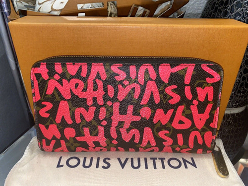 Extremely Rare Louis Vuitton Zippy Wallet Graffiti 2009 Collection – Neon Pink Monogram, Limited Edition