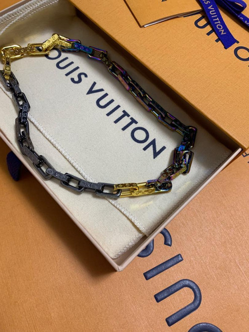 Louis Vuitton Collier Chain-Links Monogram Necklace – Polished Metal Statement Piece (New with Box & Card)