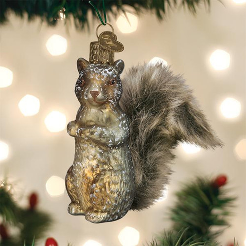 Invite the wonder of nature into your home with this endearing Vintage Squirrel ornament.