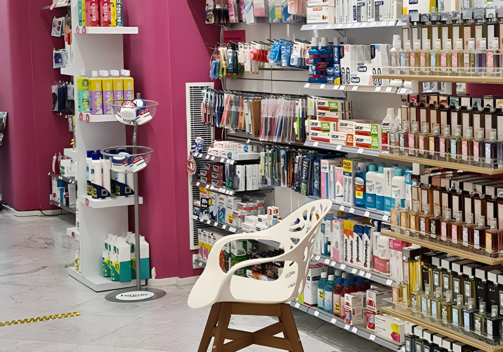 Interior de Farmacia Carmen Ortiz en Benacazón (Sevilla)