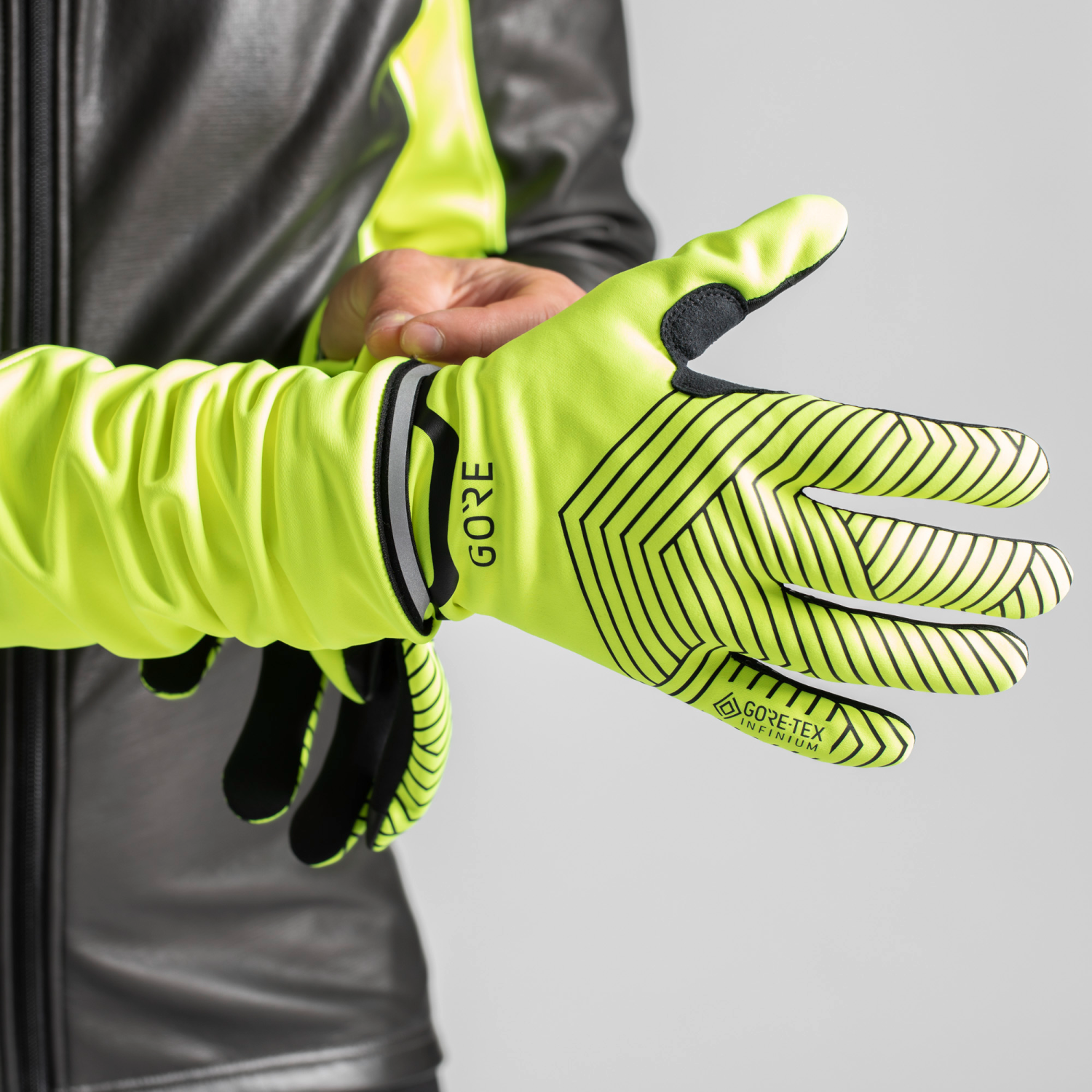 C3 WINDSTOPPER® Stretch Mid Gloves