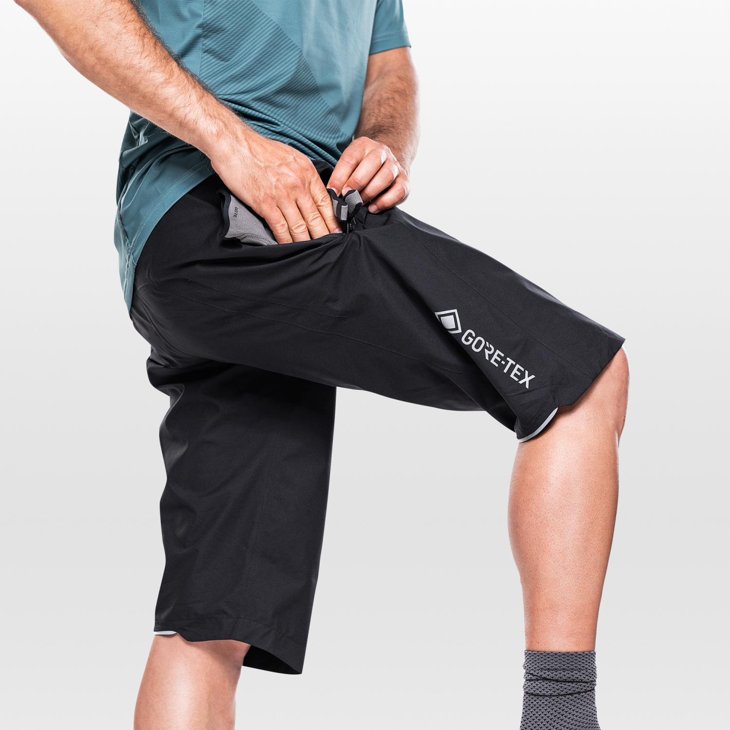 SHIMANO　ゴアテックス　GORE-TEX PacLite　ショート丈 C5 GORE-TEX PACLITE® Trail Shorts | GOREWEAR US