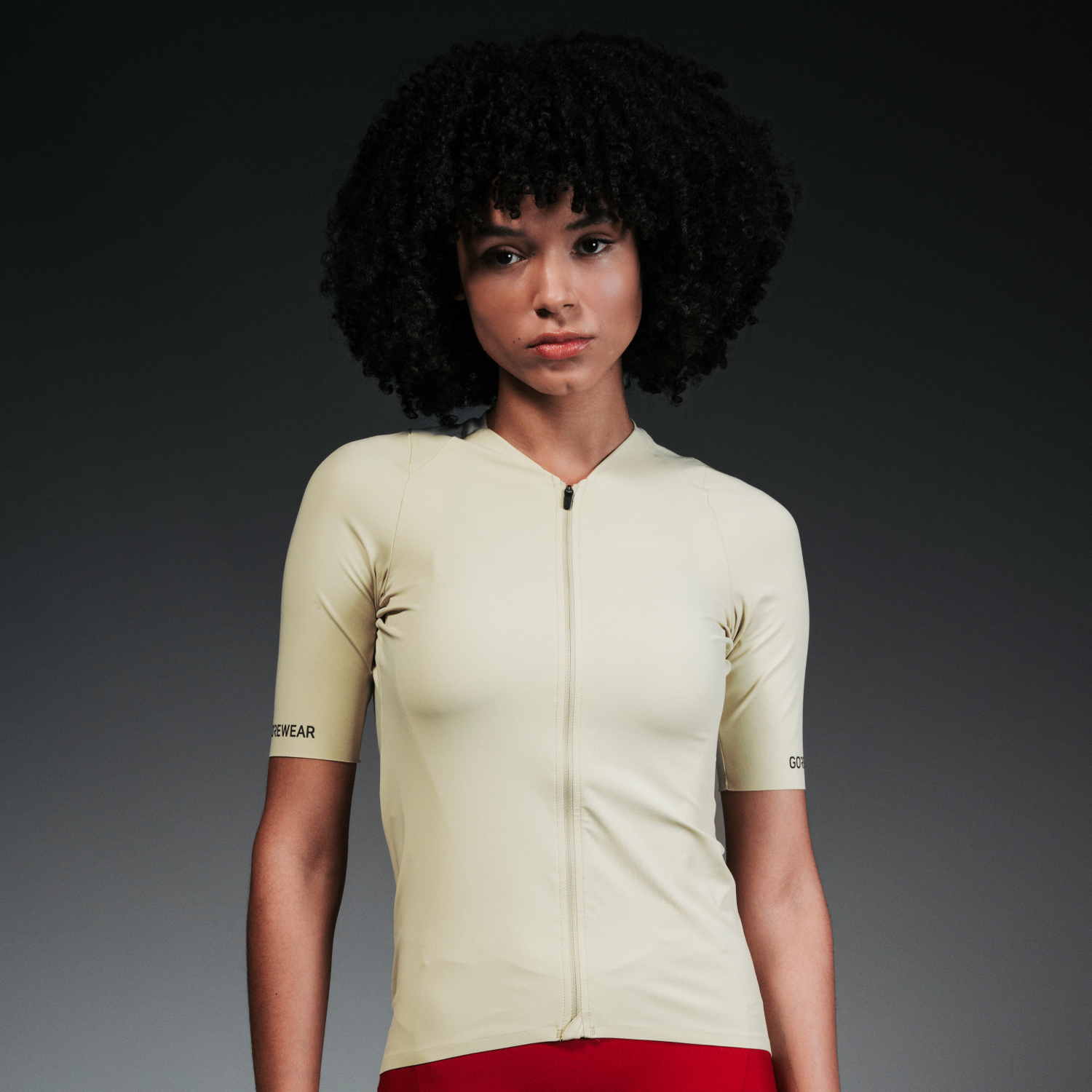 A product model is wearing the Distance Jersey Womens in size Small and is 172 cm / 5'7'' and weighs 57 kg / 125 lbs.