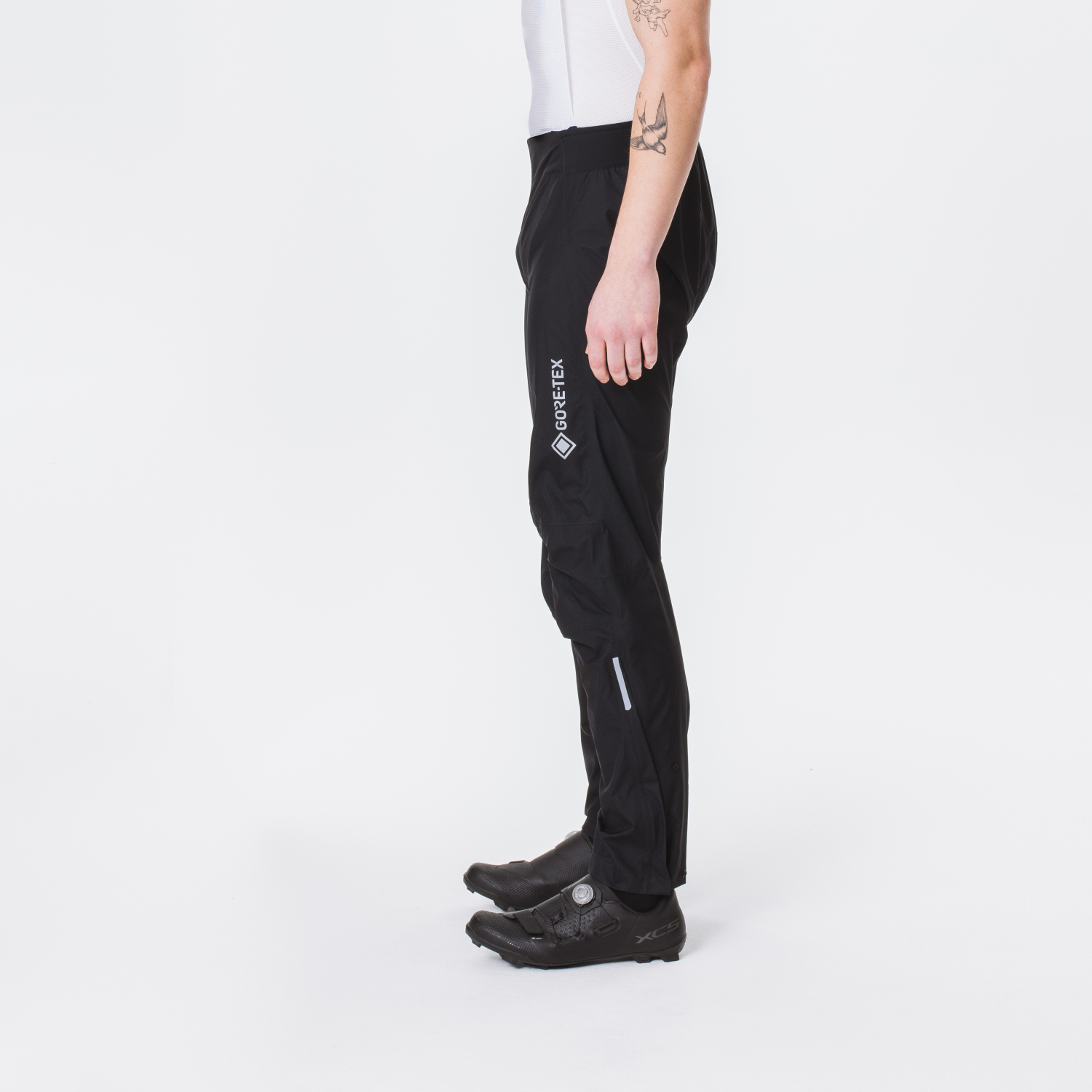 A product model is wearing the Endure GORE-TEX Pants Mens in size EU Large / US Medium and is 190 cm / 6'3'' and weighs 80 kg / 176 lbs.