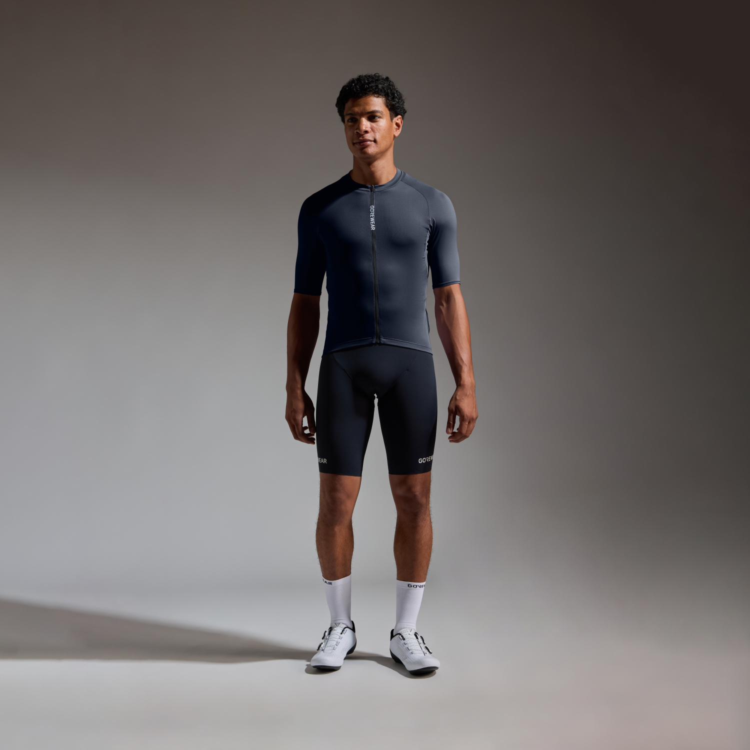 A product model is wearing the SPINSHIFT Jersey Mens in size EU Large / US Medium and is 194 cm / 6'4'' and weighs 84 kg / 185 lbs.
