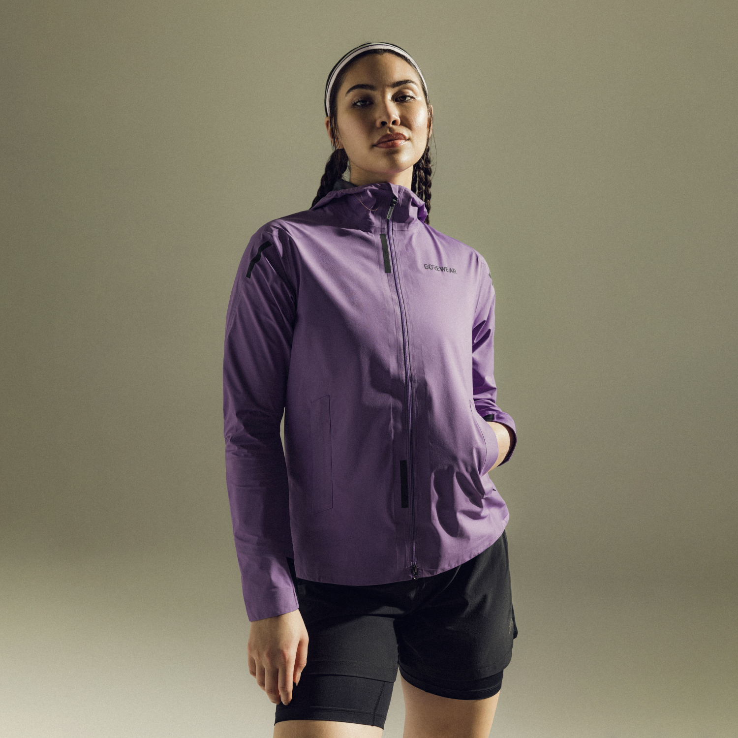 A product model is wearing the CONCURVE GORE-TEX Jacket Womens in size Small and is 175 cm / 5'9'' and weighs 66 kg / 145 lbs.