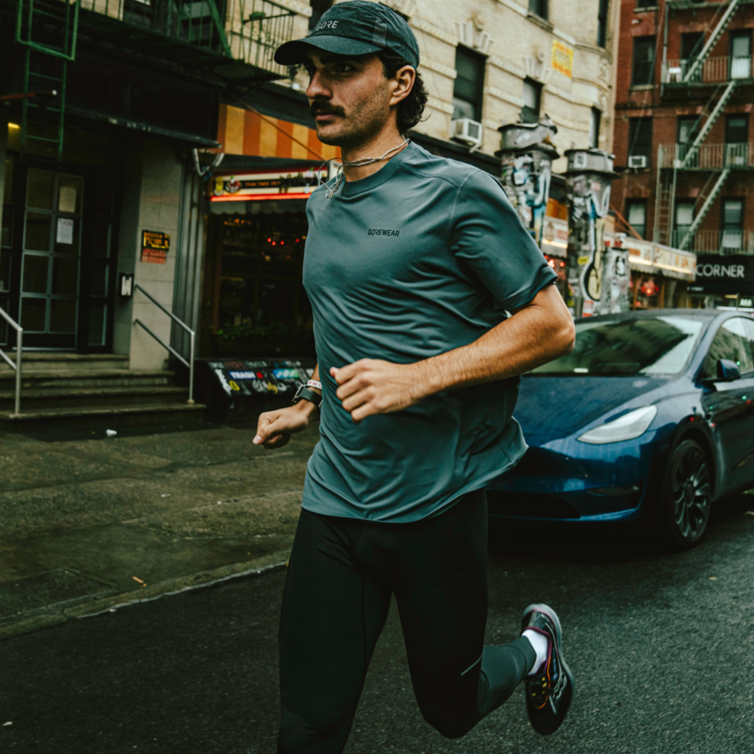 A lifestyle image of the Everyday Tech Tee Mens being used.