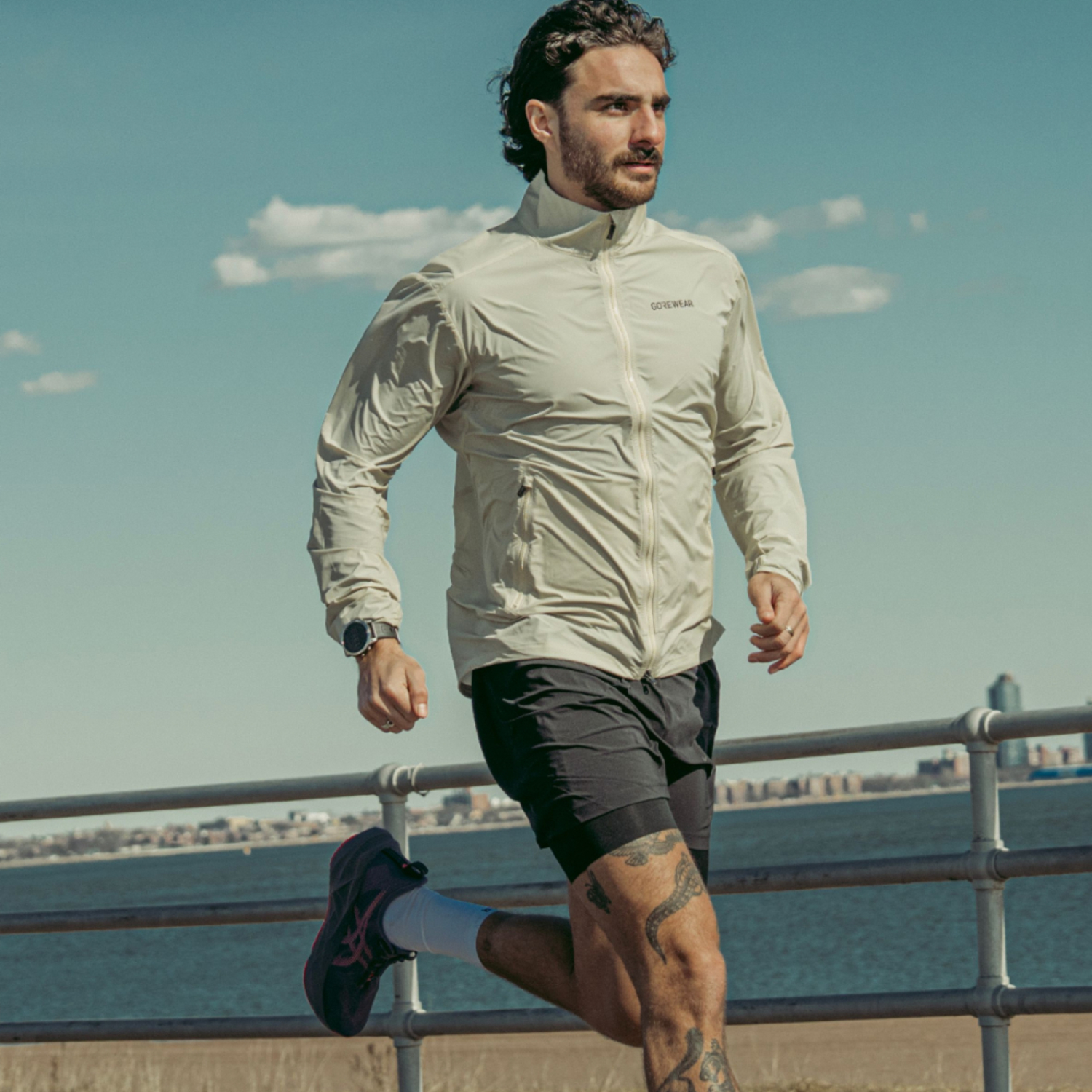 A lifestyle image of the CONCURVE 5” 2in1 Shorts Mens being used.