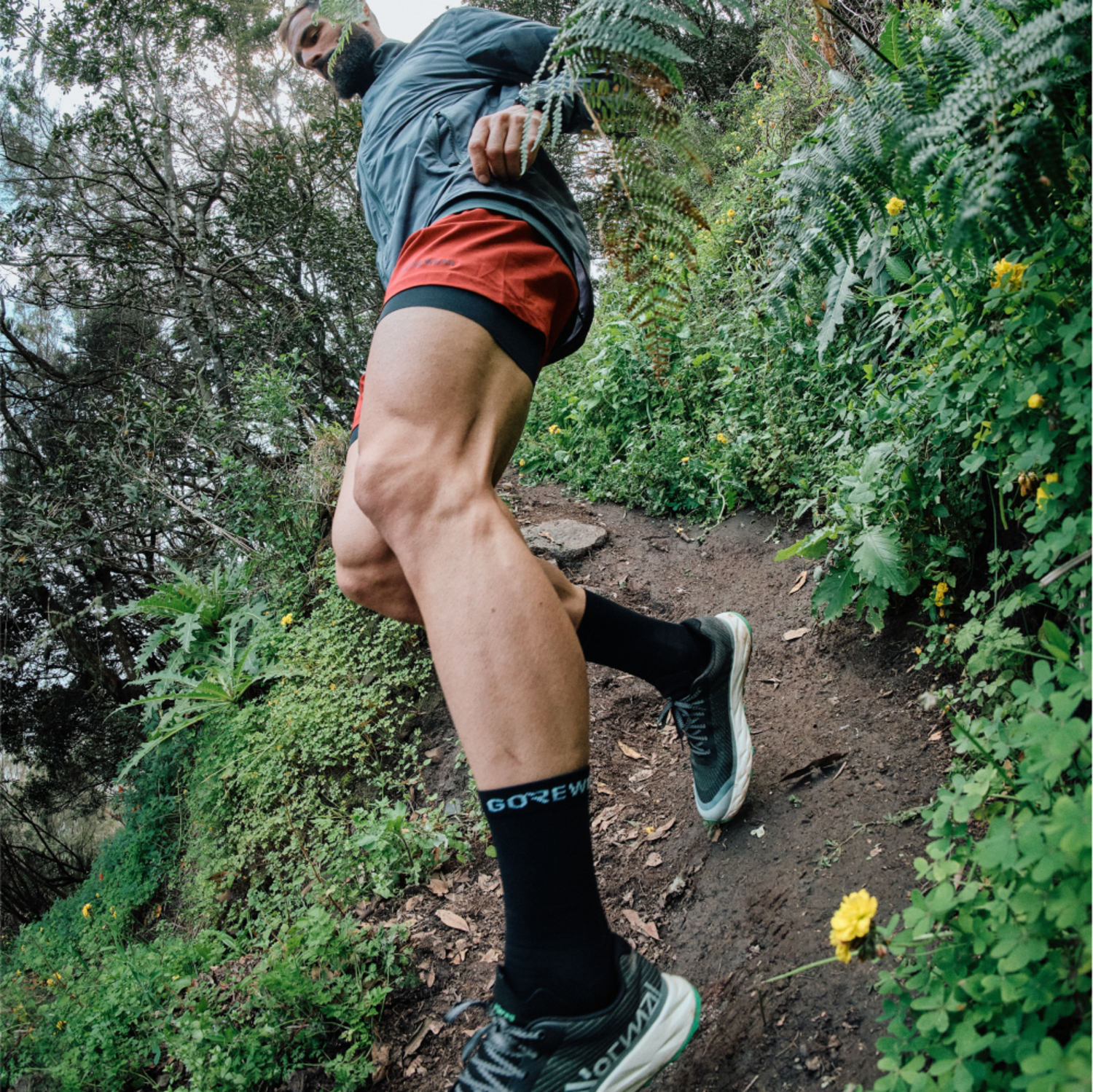 A lifestyle image of the CONCURVE 5” 2in1 Shorts Mens being used.