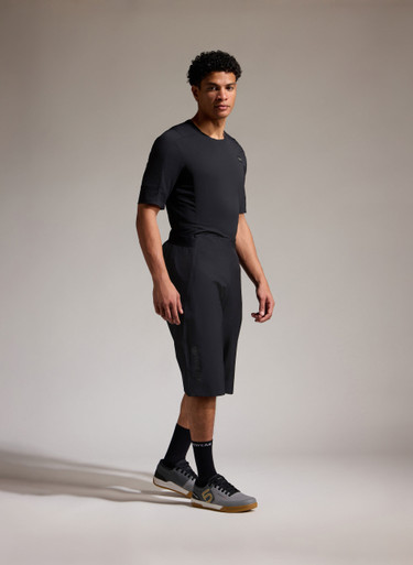 GOREWEAR Men's LUPRA GORE-TEX Cycling Shorts in Black | Small | Regular fit | Waterproof