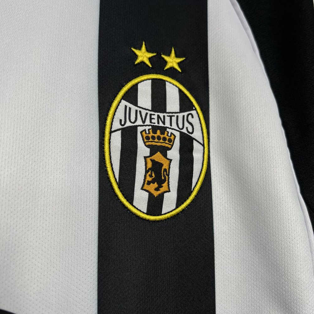 Juventus 2002/03 Home Retro Jersey