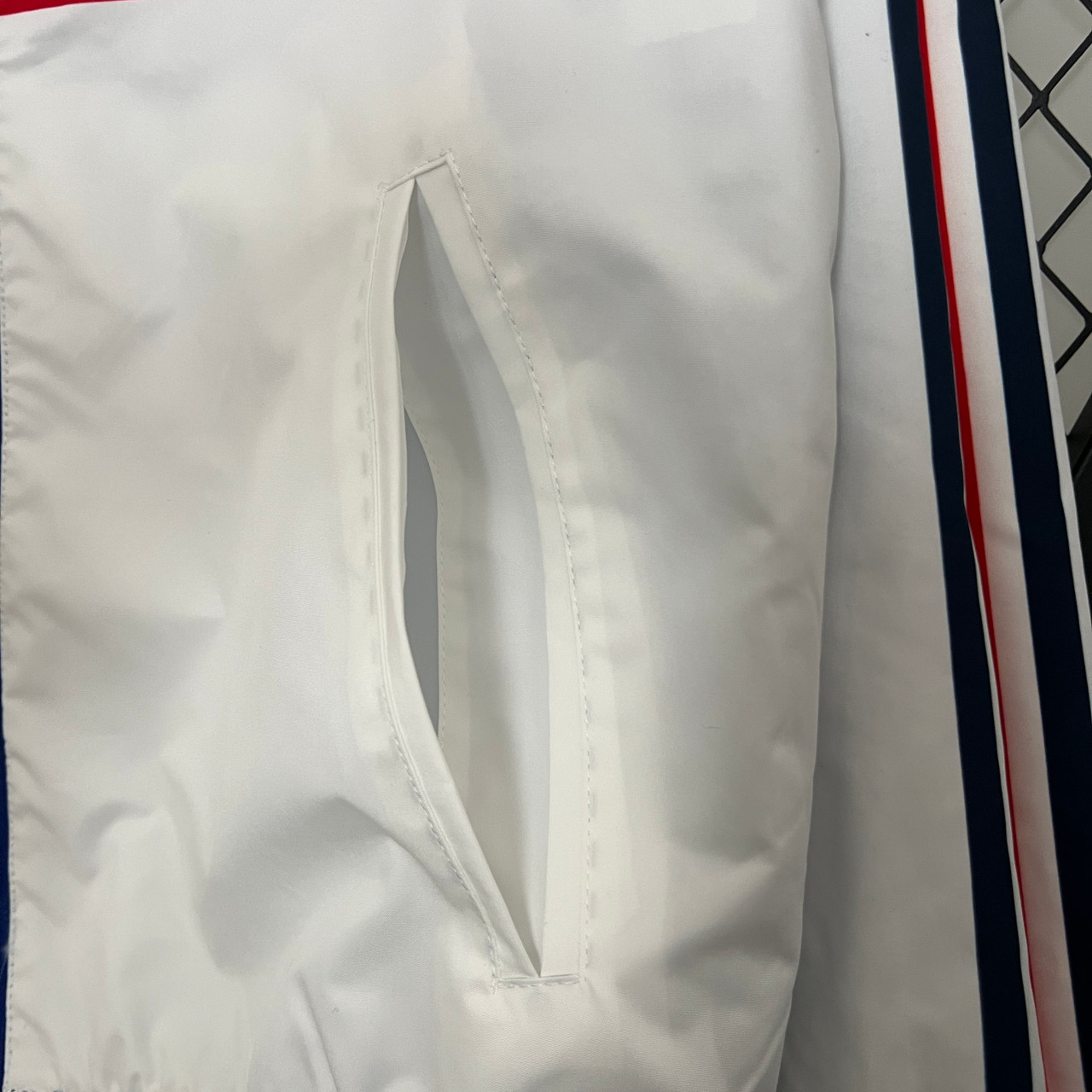 France Windbreaker II