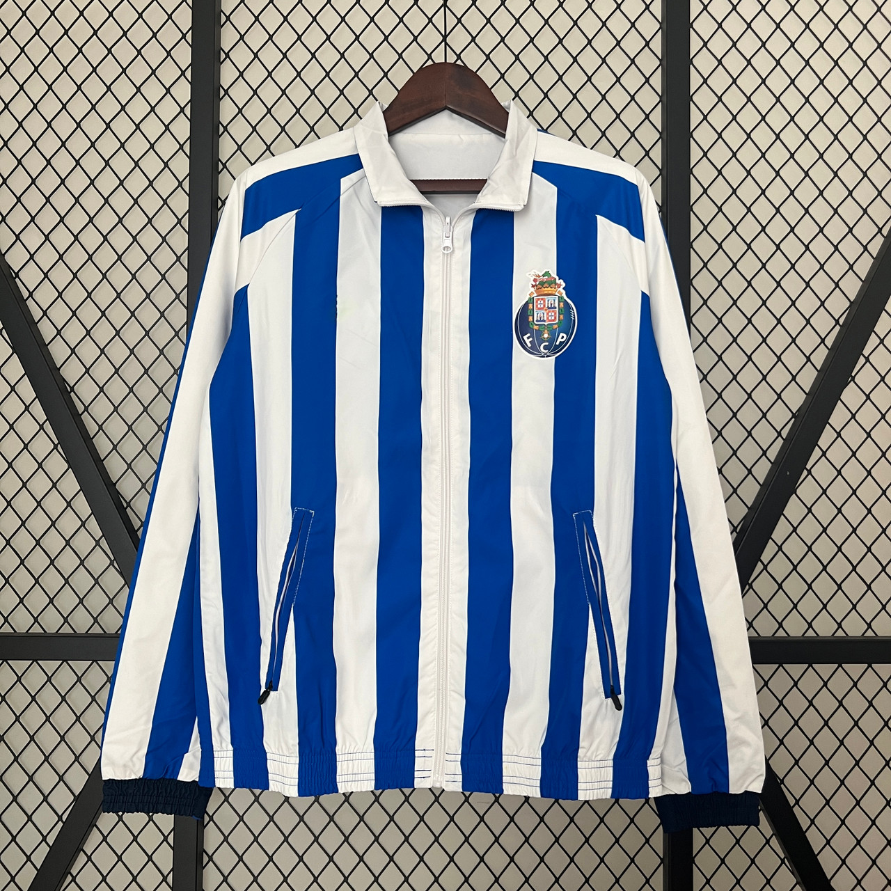 Porto Windbreaker