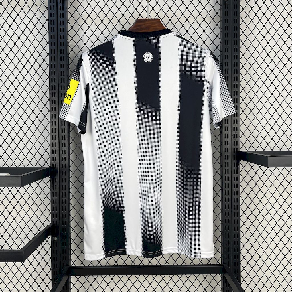 Newcastle United 2025/26 Home