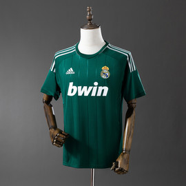 Retro Real Madrid 12/13 third away