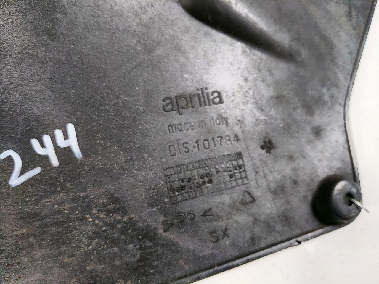 hlck  10 APRILIA RSV4 RSV Left Side Fairing Cover Panel 101784 - Sun