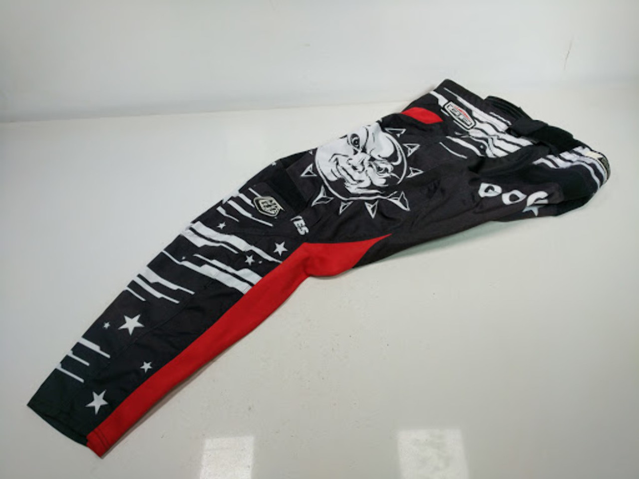 https://cdn11.bigcommerce.com/s-njwmv1/images/stencil/1280x1280/products/183965/975137/tw41311-troy-lee-designs-tld-se-se-air-pants-red-size-32-tldseseap-134405__86894.1677686018.jpg?c=2