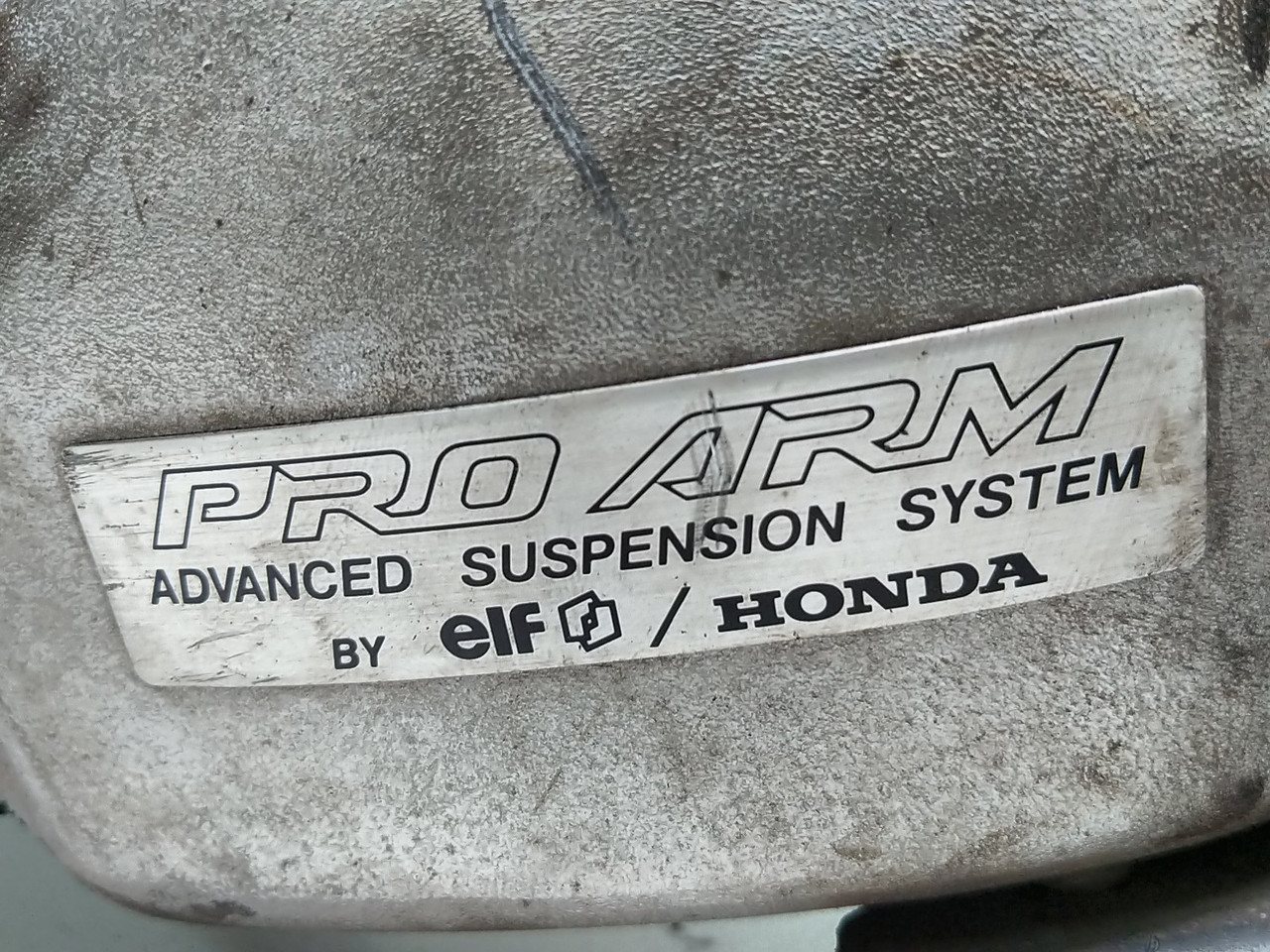 tt15690-07-honda-vfr-800-interceptor-stuck-rear-wheel-swing-arm-frame-11__66956.1663850140.jpg