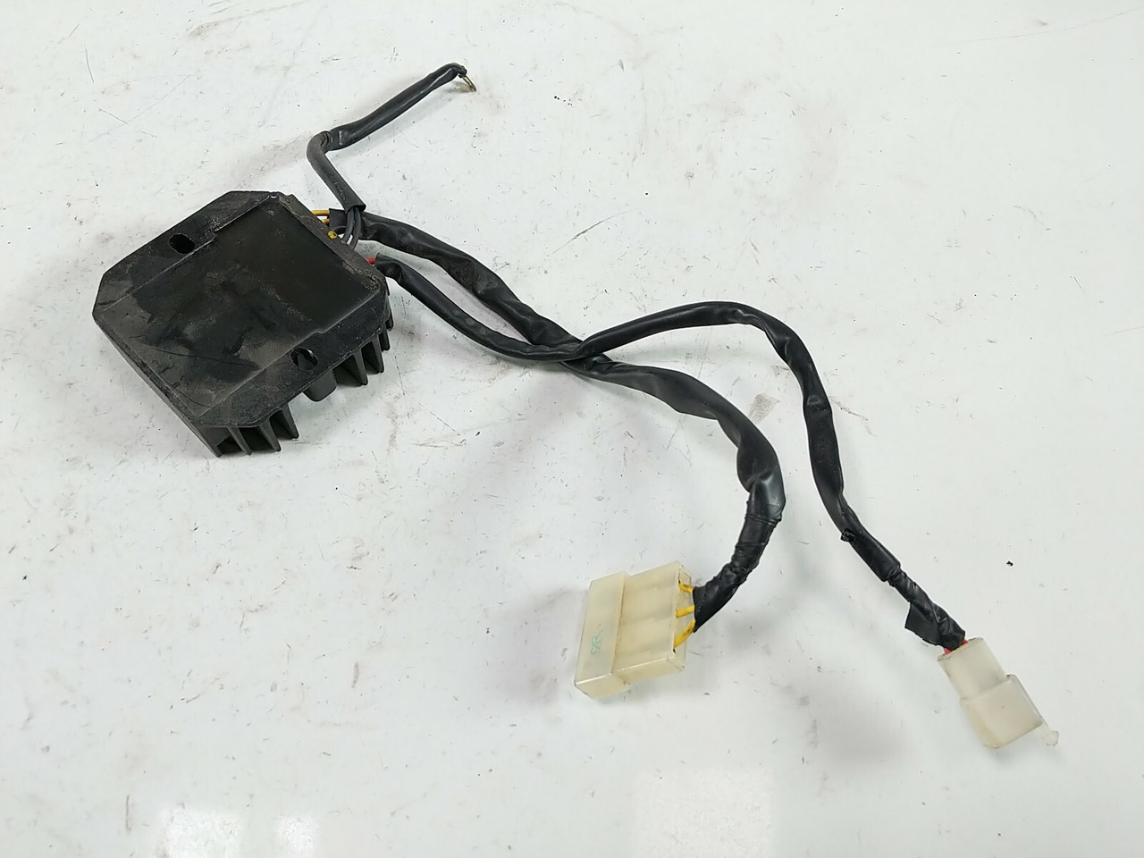 19 Husqvarna Svartpilen 401 Voltage Regulator Rectifier - Sun