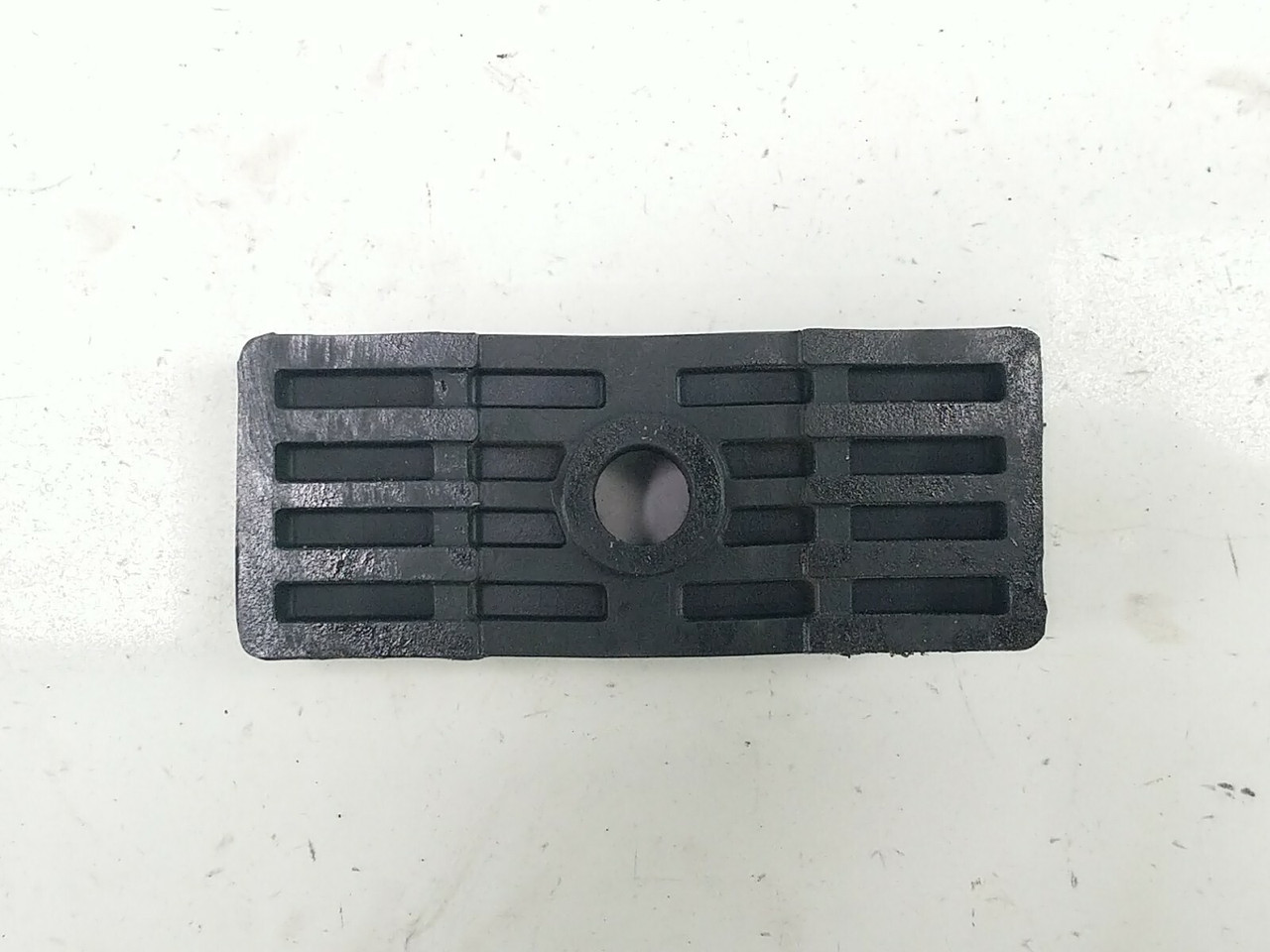 とは 09 Suzuki VStrom DL1000 Gas Fuel Tank Mount Bracket - Sun