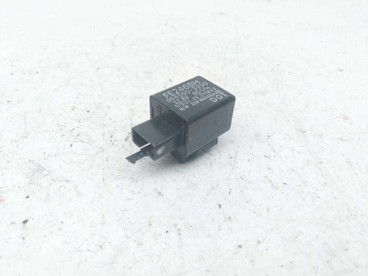 ୨୧ 01 Yamaha R1 YZF-R1 Turn Signal Flasher Relay 066500-3990 - Sun