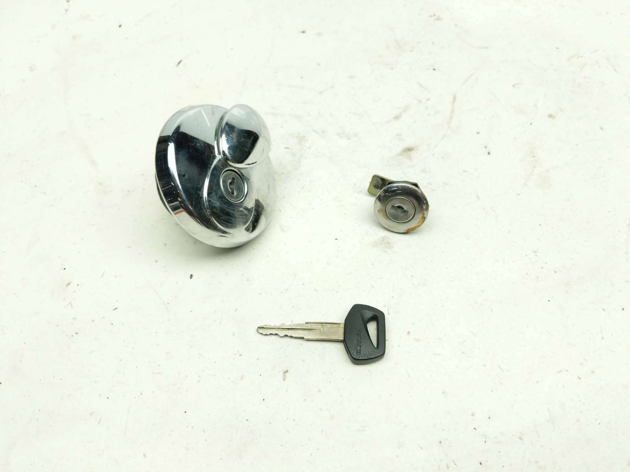 04 Suzuki VL 800 Volusia Main Frame Chassis Lock Set Ignition