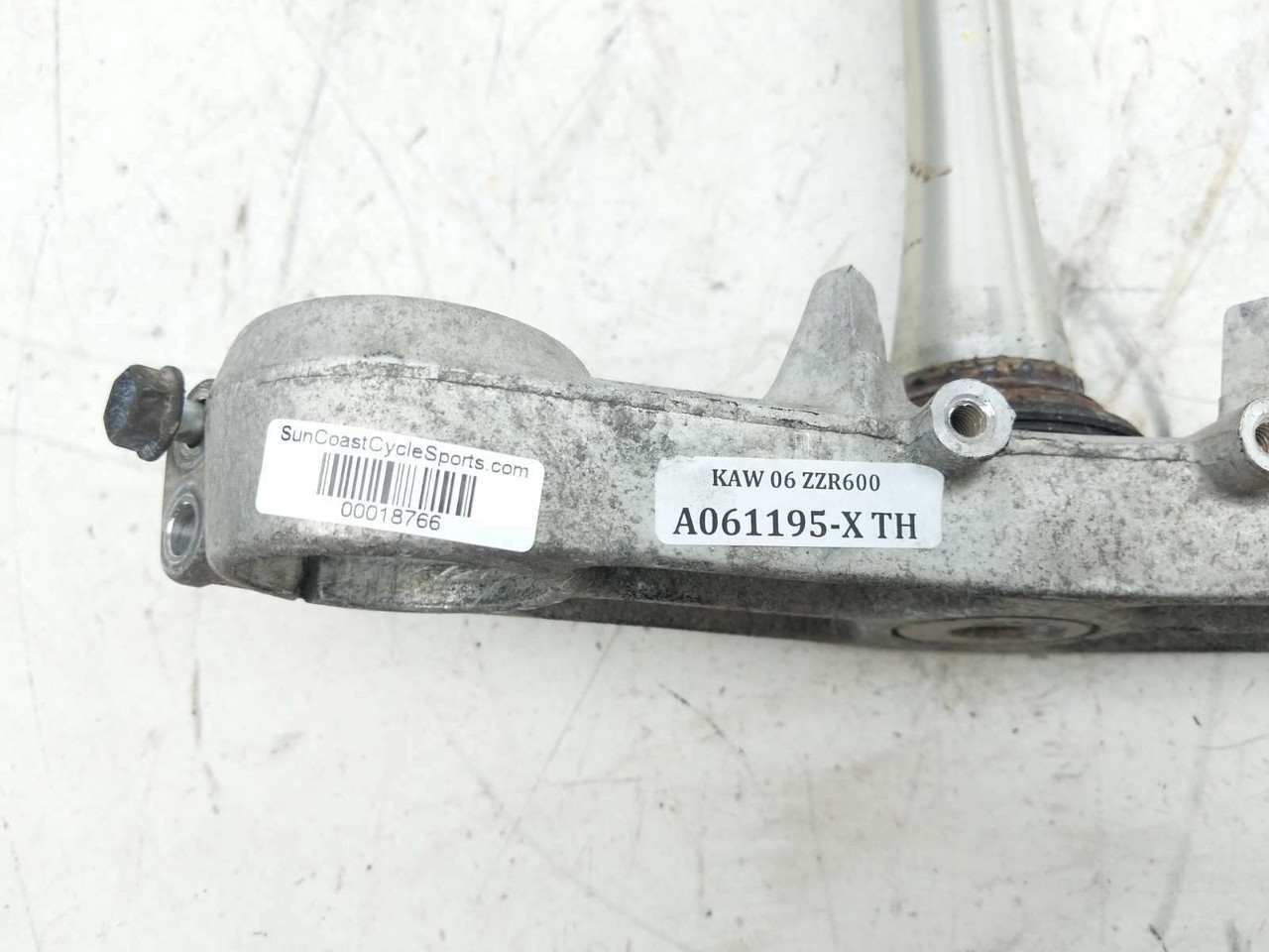 杵 07 08 Kawasaki Ninja ZX600 ZX6R Bottom Lower Triple Steering Tree