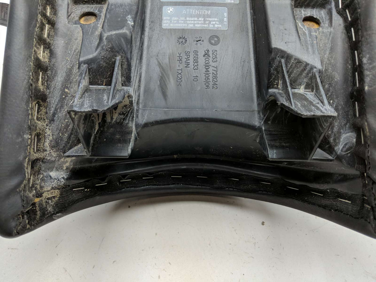 13 BMW K1600 GTL Full One Piece Seat Driver Passenger 52537728242 13 BMW K1600 GTL Full One Piece Seat Driver Passenger 52537728242