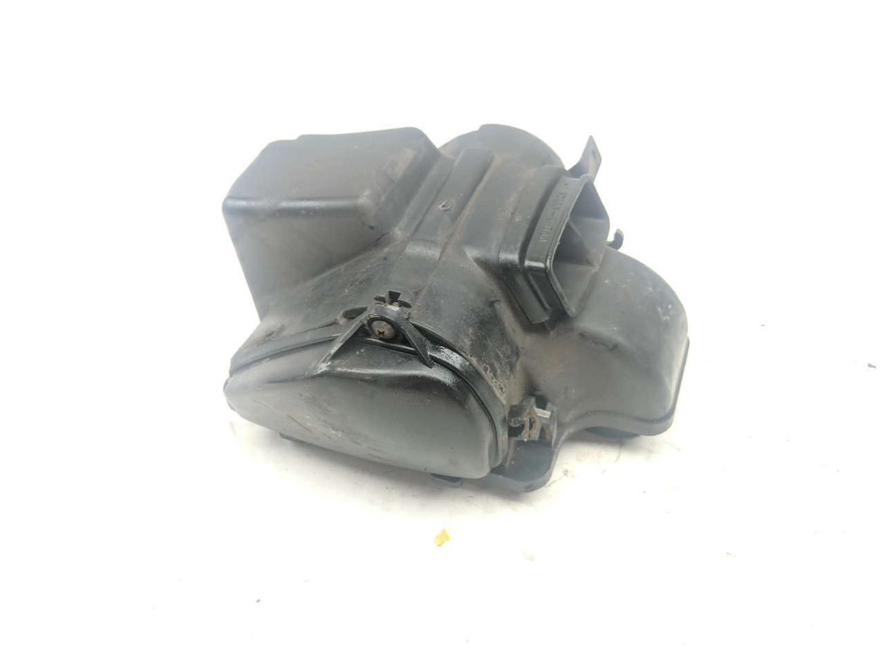 、 87 Suzuki LS650 Savage Air Box Filter Cleaner Intake Housing 13891