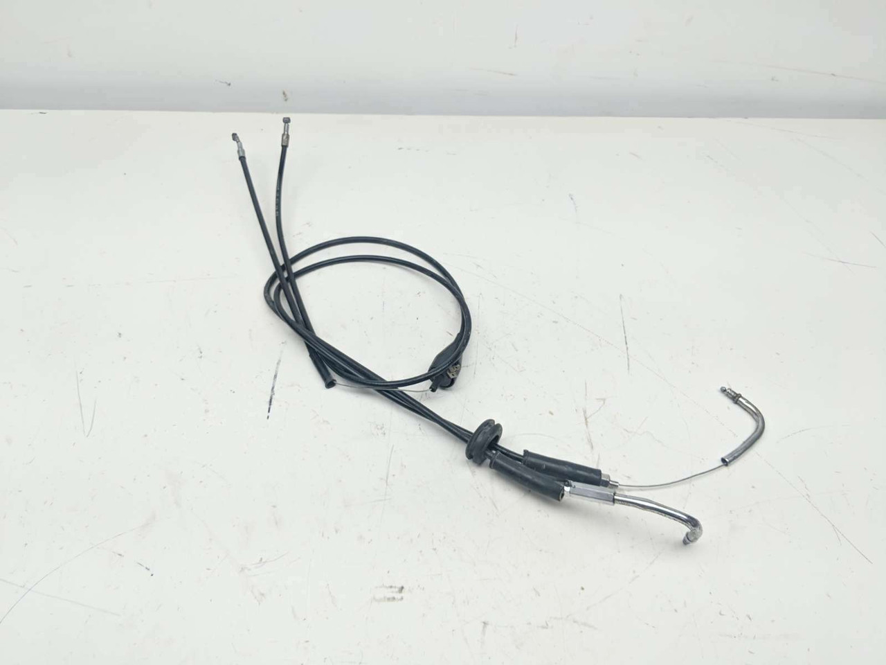 10 07 Harley Davidson Street Glide FLHX Throttle Cable Lines