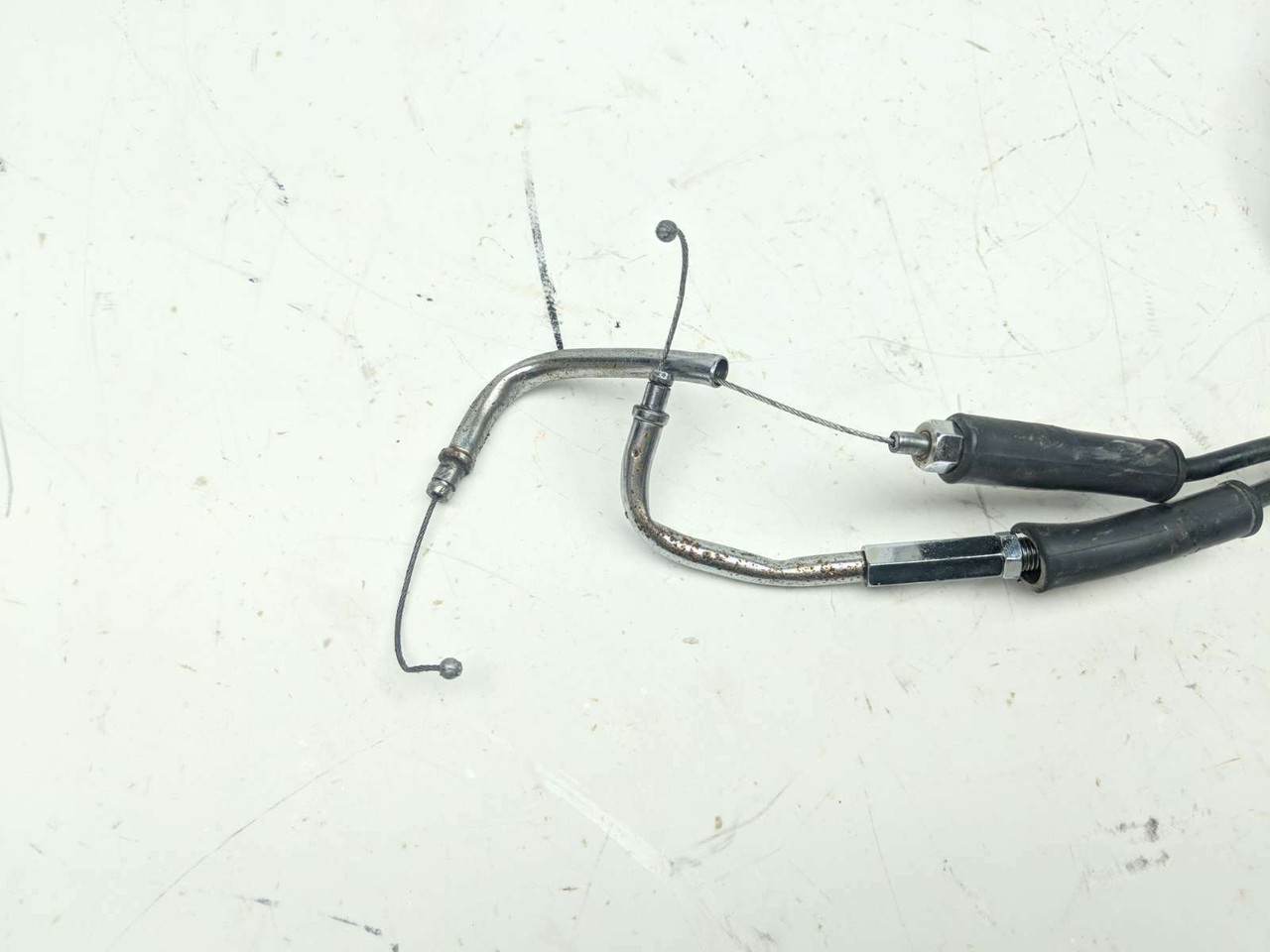 10 07 Harley Davidson Street Glide FLHX Throttle Cable Lines