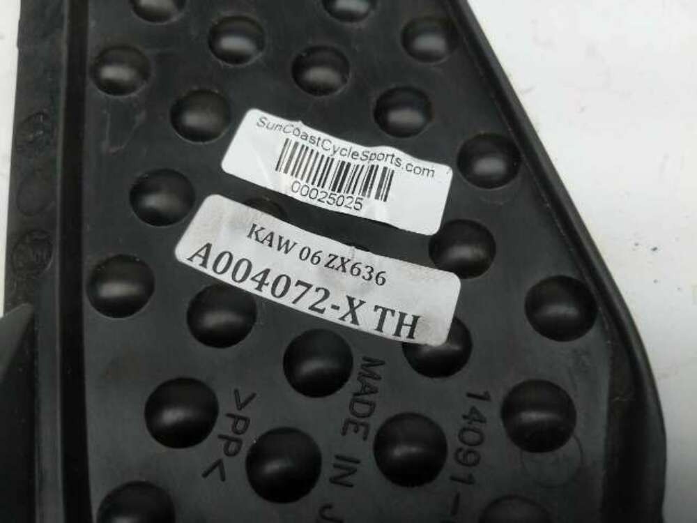 05 06 Kawasaki ZX 6 ZX636 Left Tank Frame Cover Plastic 14091-0324