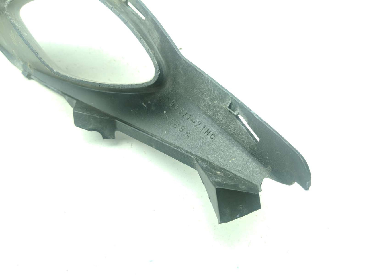 07 08 Suzuki GSXR 1000 Front Nose Fairing Intake Cover Panel 94671