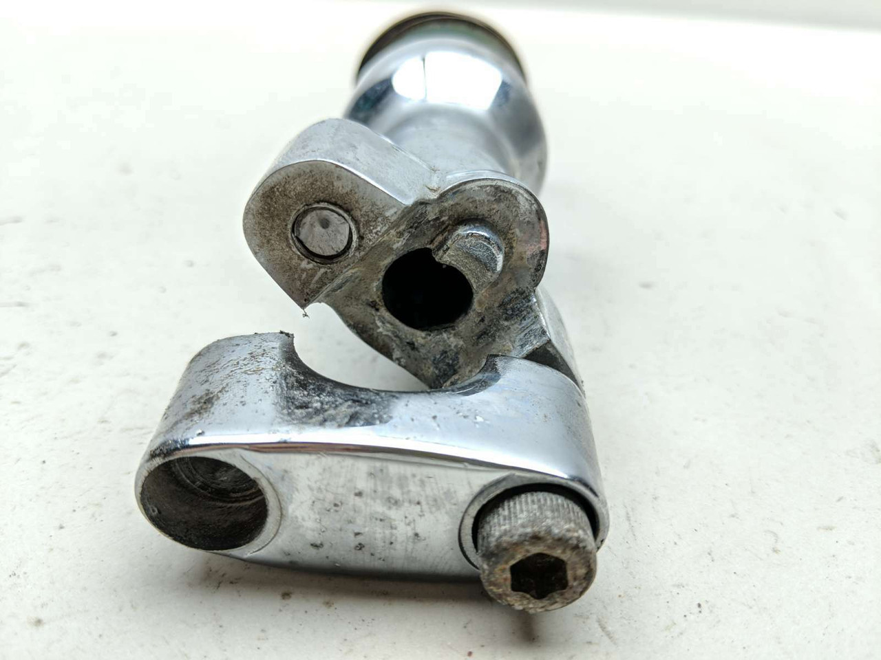 95 Suzuki VS1400 Intruder Handlebar Risers Clamps Broken Bolt