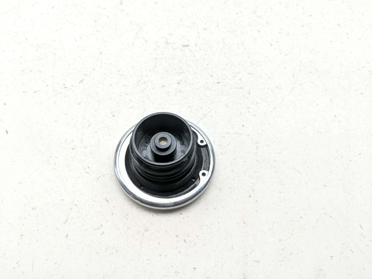 04-09 Triumph Rocket 3 III Petrol Gas Fuel Tank Cap Lid 31671