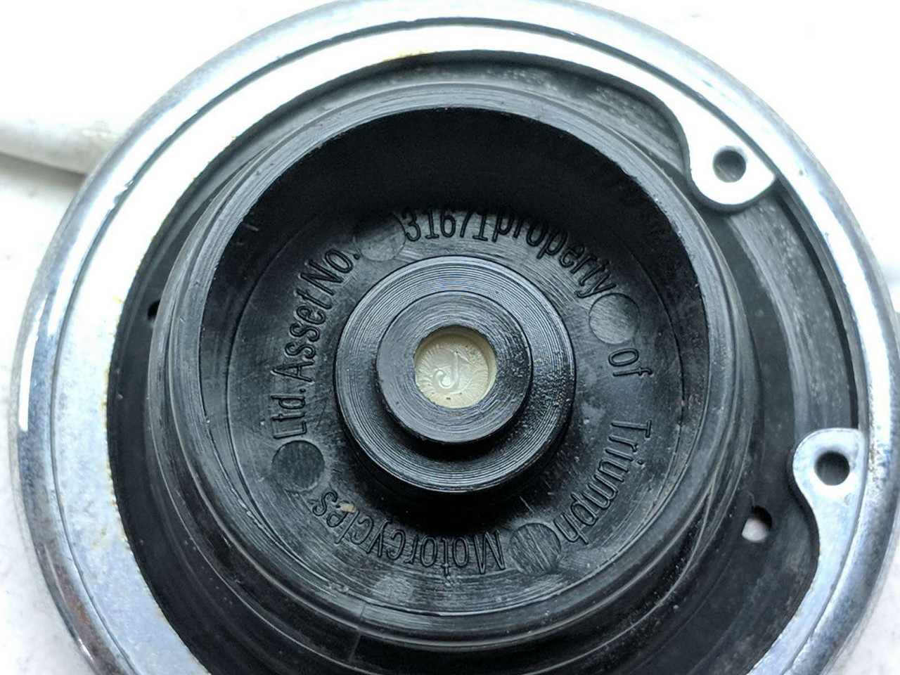 04-09 Triumph Rocket 3 III Petrol Gas Fuel Tank Cap Lid 31671