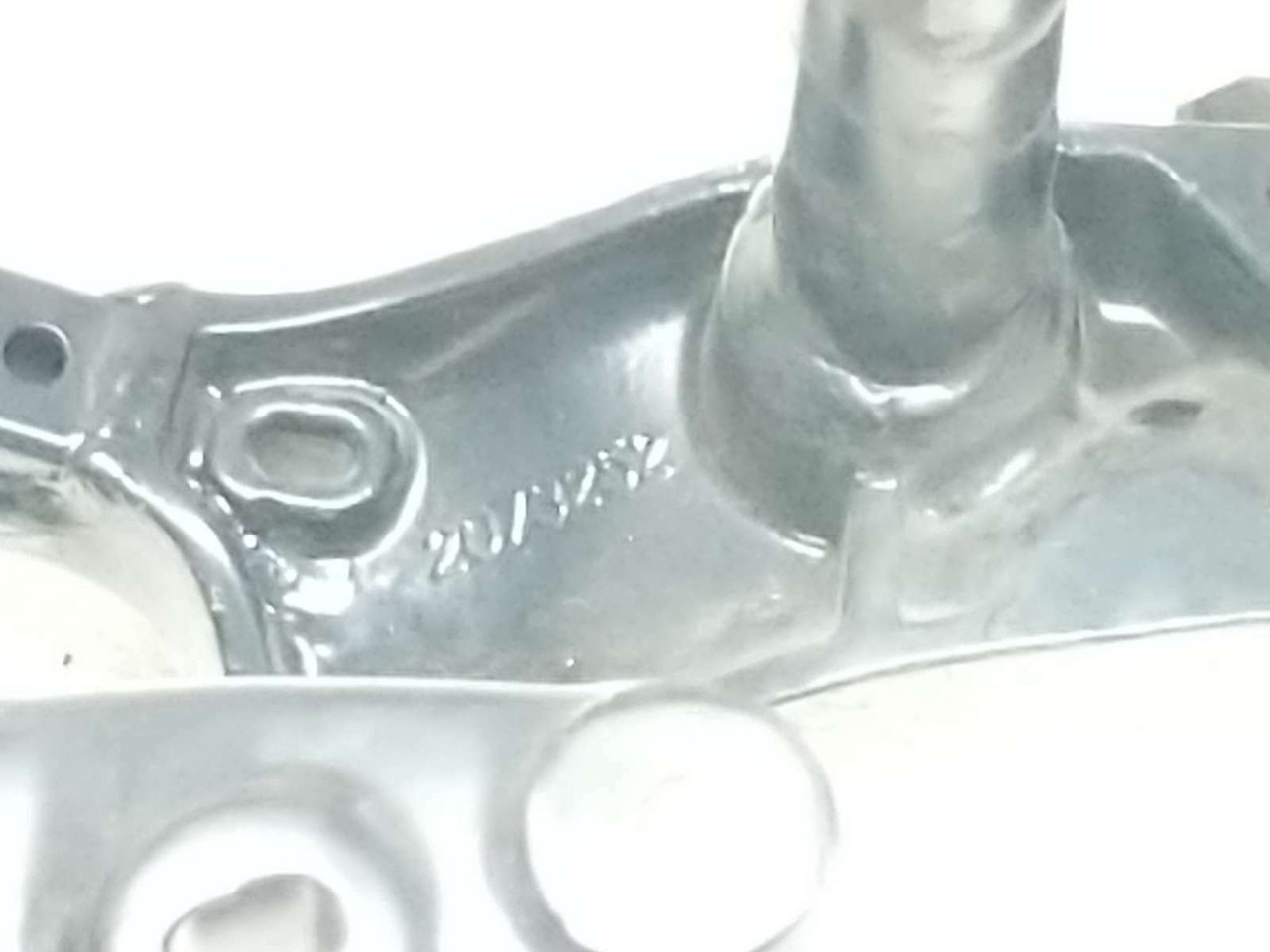 K オーダー 04-09 Triumph Rocket 3 III Main Frame Chassis STRAIGHT SLVG