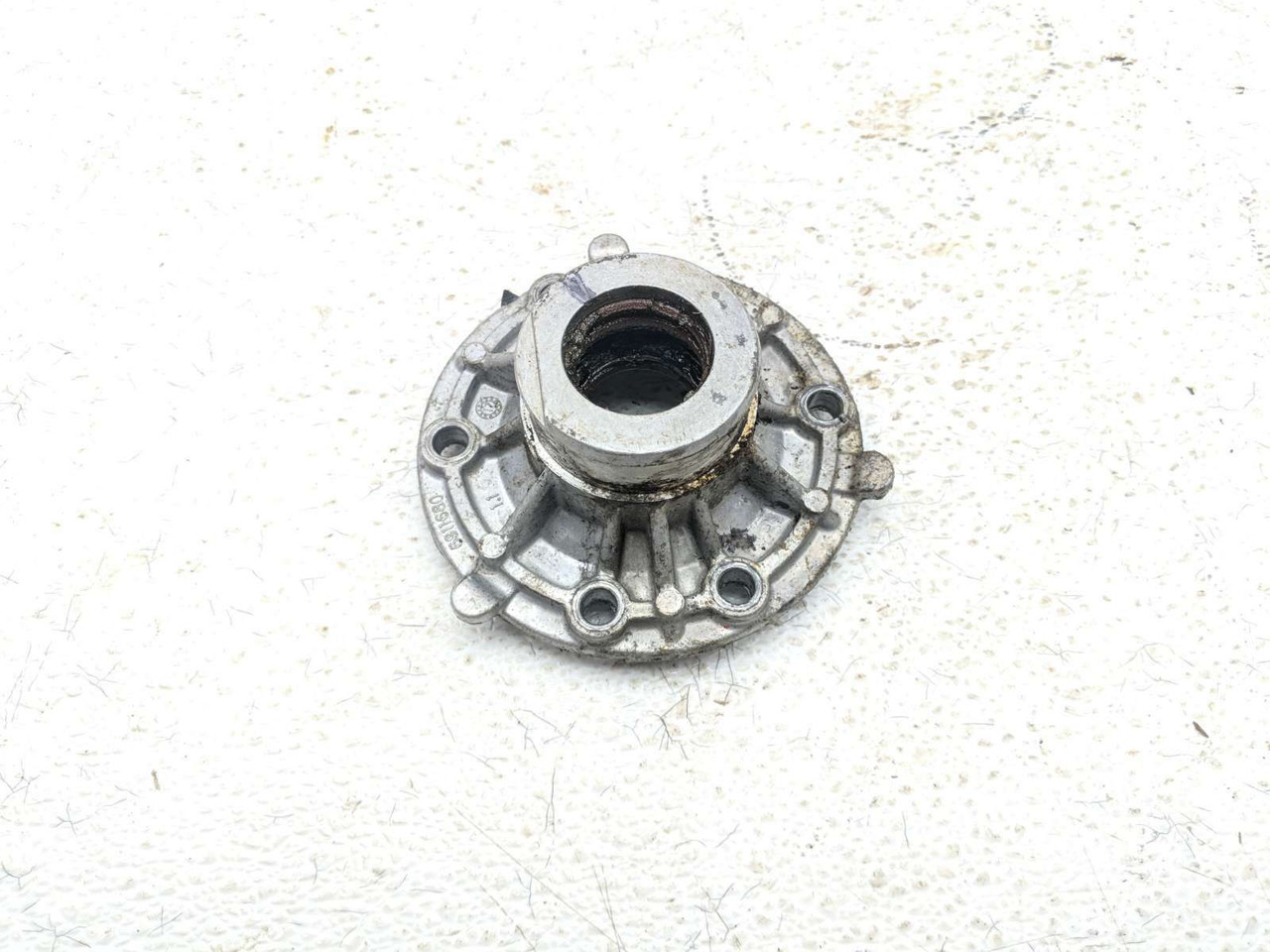 17 Sea Doo Spark Engine Drive Shaft Output Cover Housing 6911680
