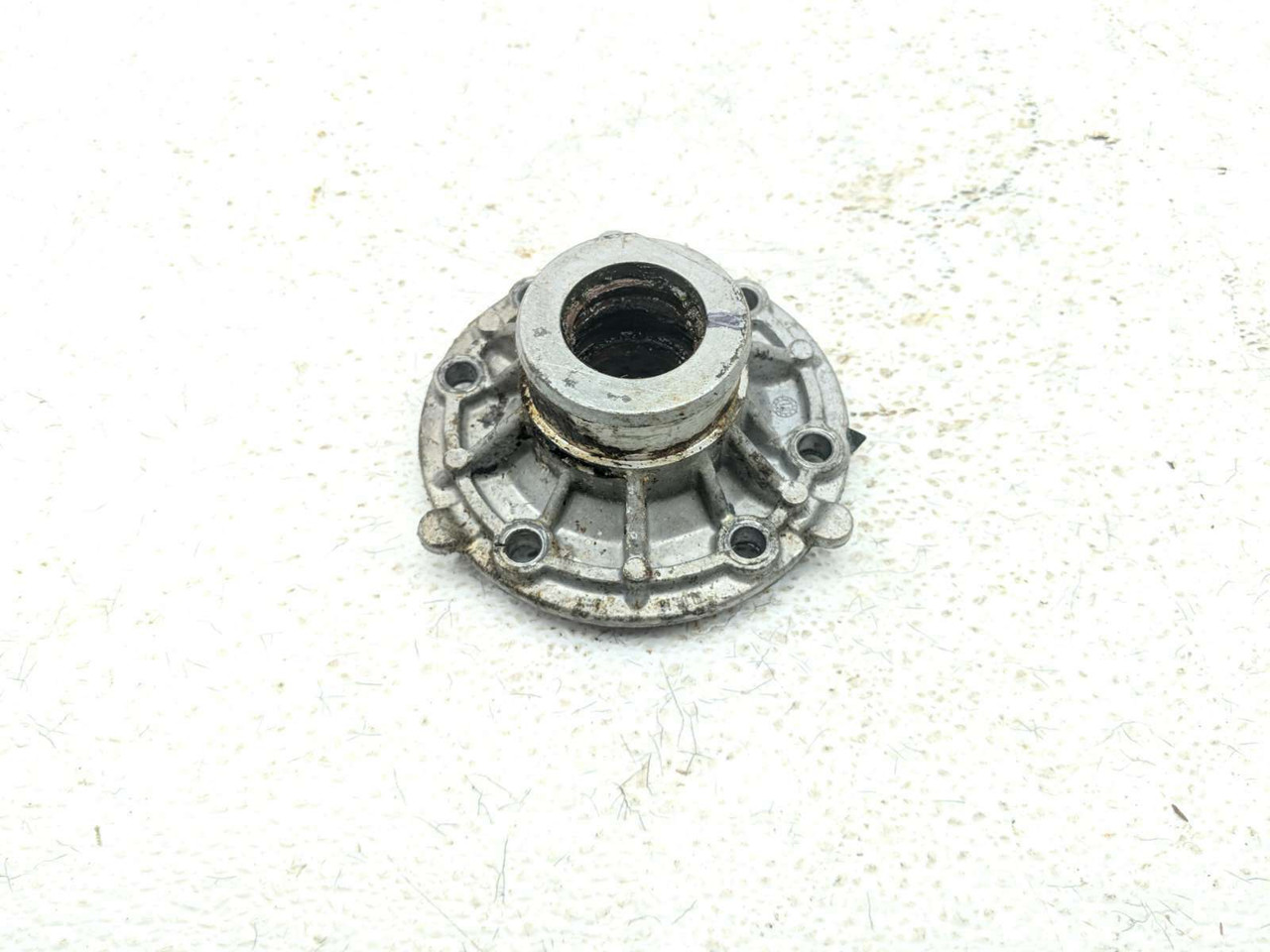 17 Sea Doo Spark Engine Drive Shaft Output Cover Housing 6911680