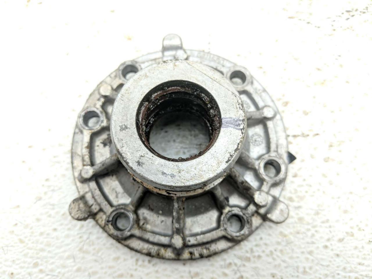 17 Sea Doo Spark Engine Drive Shaft Output Cover Housing 6911680