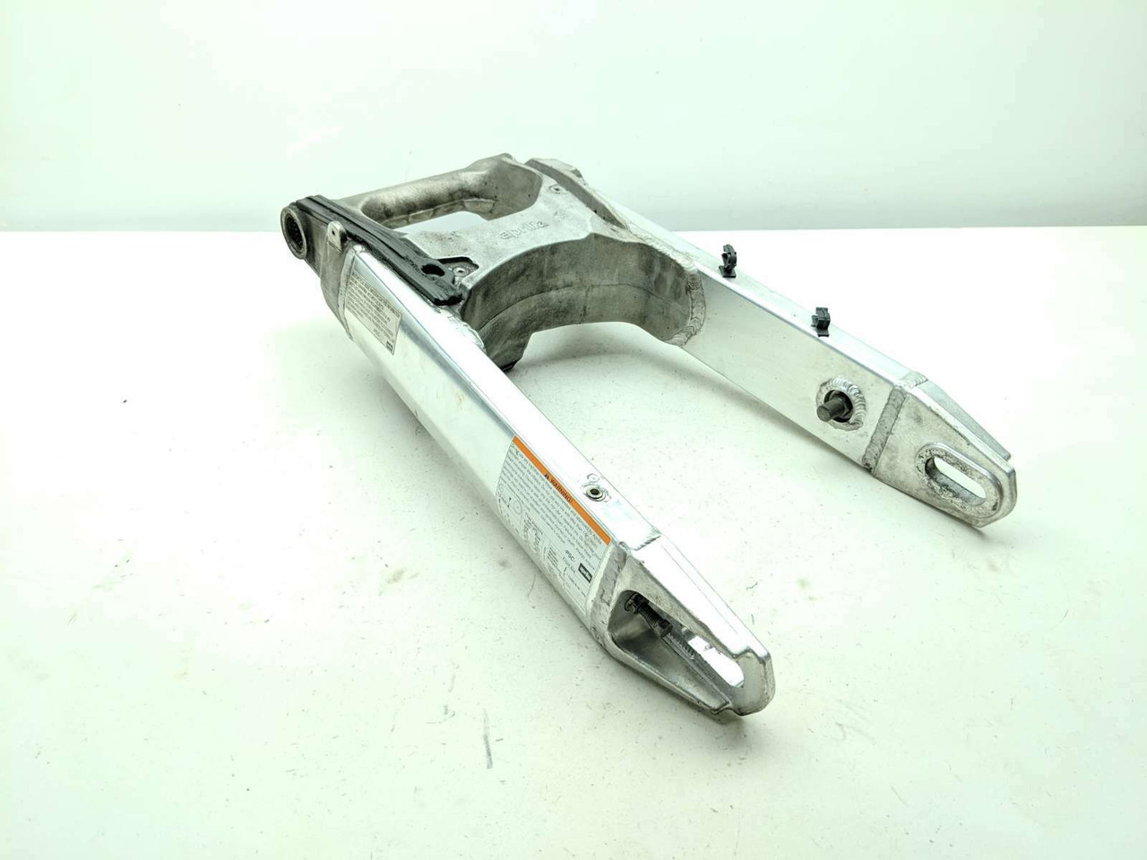 01-07 Aprilia Caponord ETV 1000 Rear Wheel Swing Arm Frame - Sun