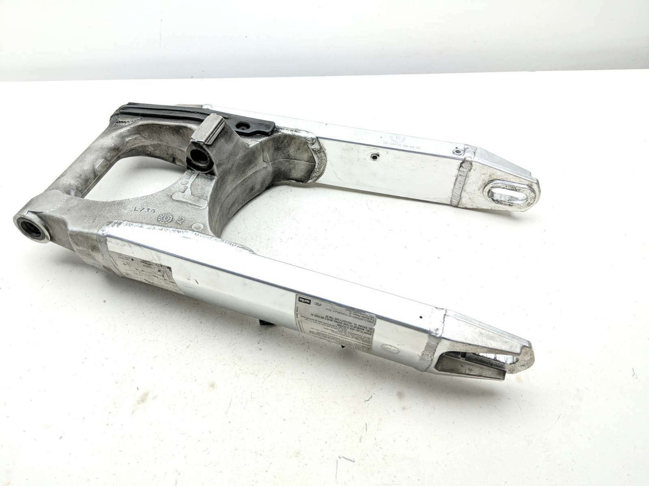 01-07 Aprilia Caponord ETV 1000 Rear Wheel Swing Arm Frame - Sun