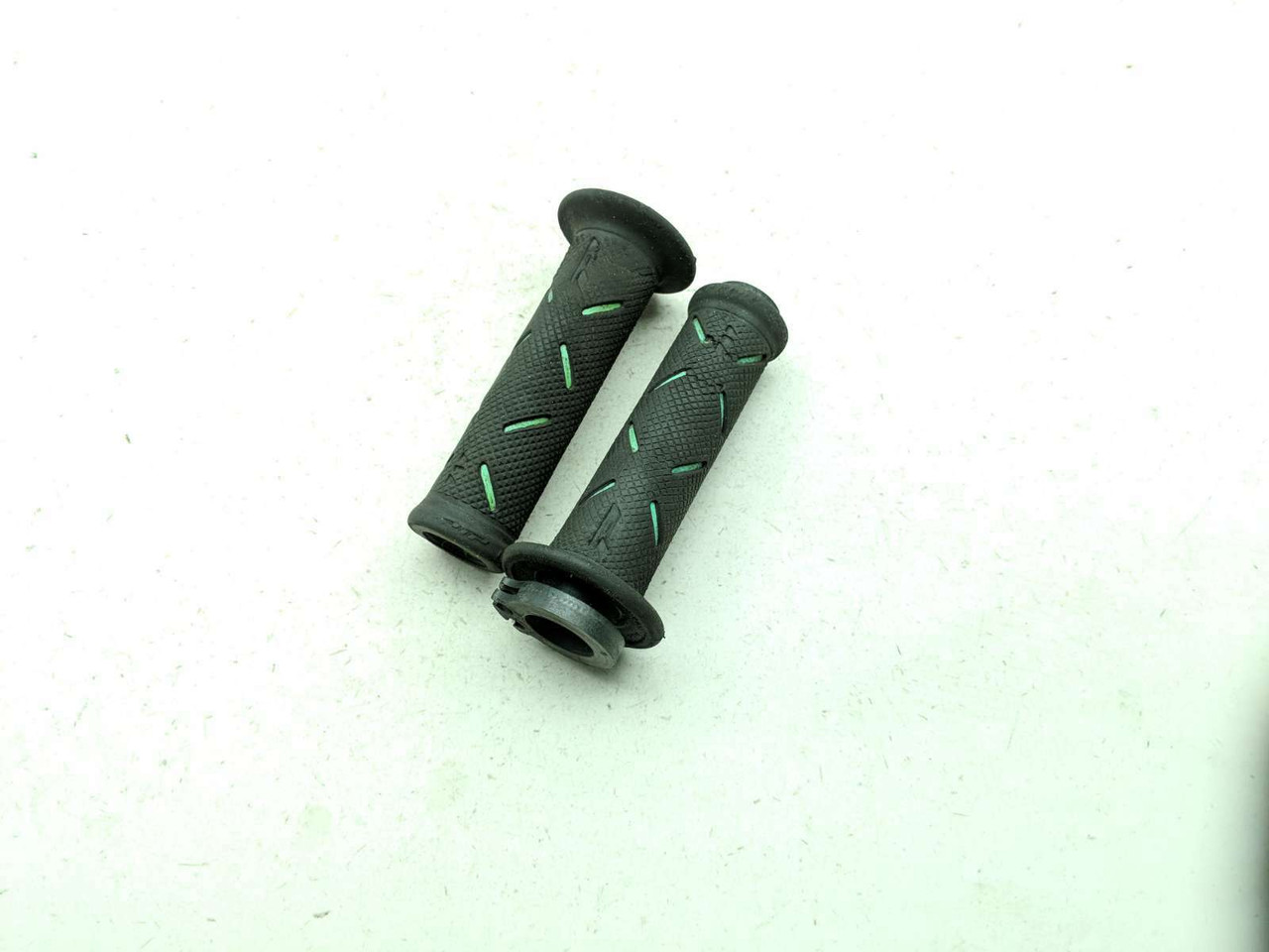 01-05 Kawasaki ZRX 1200 Aftermarket Throttle Tube And Grips - Sun