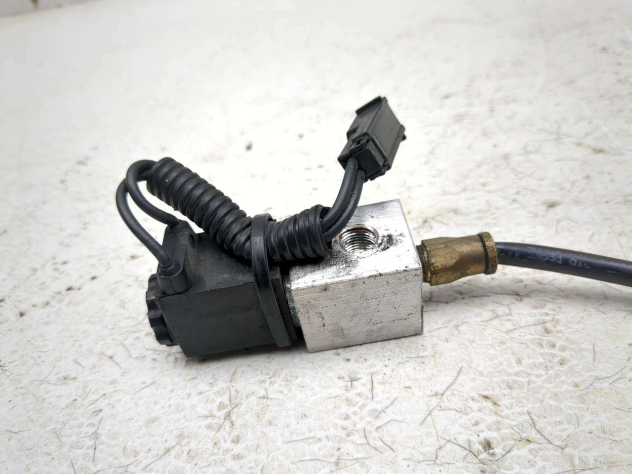 12-19 Can Am Spyder Roadster RT Air Pressure Sensor Valve Solenoid