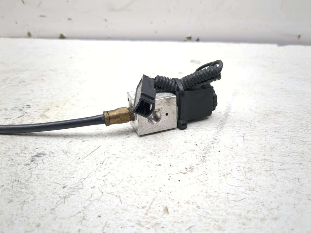 12-19 Can Am Spyder Roadster RT Air Pressure Sensor Valve Solenoid